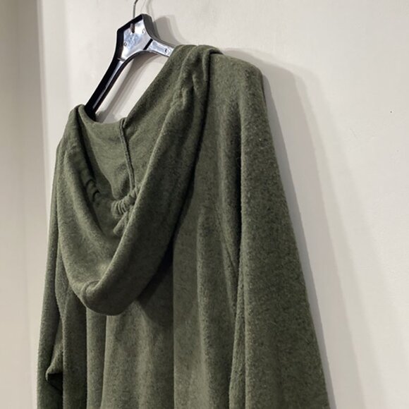 Torrid Super Soft Plush Hooded Long Sleeve Ruffle Top in Headered Green size 4X - Picture 8 of 11
